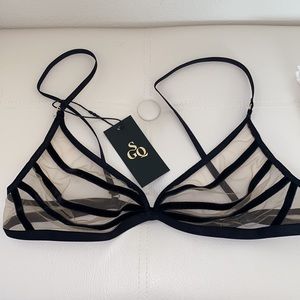 GOD SAVE QUEENS
FORGET ME NOT lingerie bra